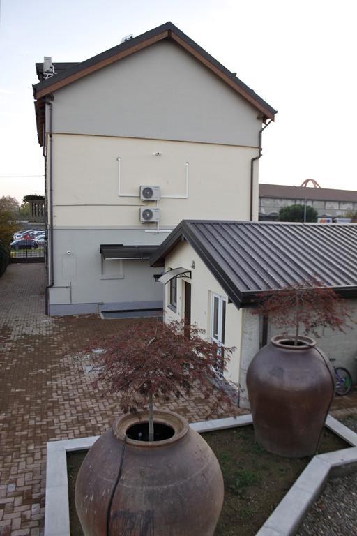 B&B Leonardo Rho Buitenkant foto