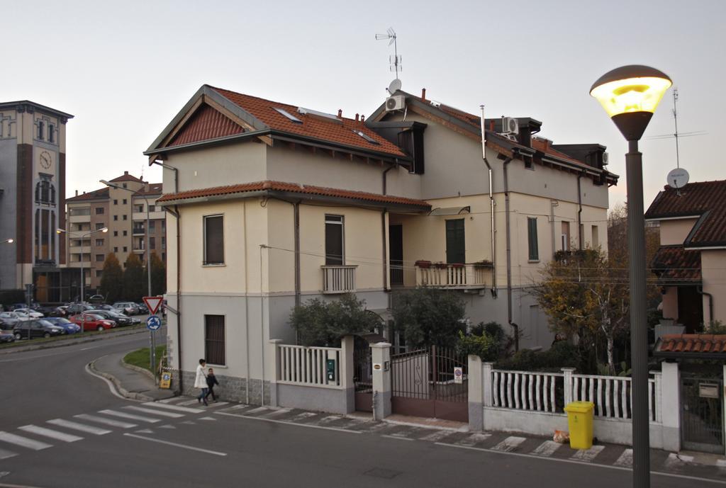B&B Leonardo Rho Buitenkant foto