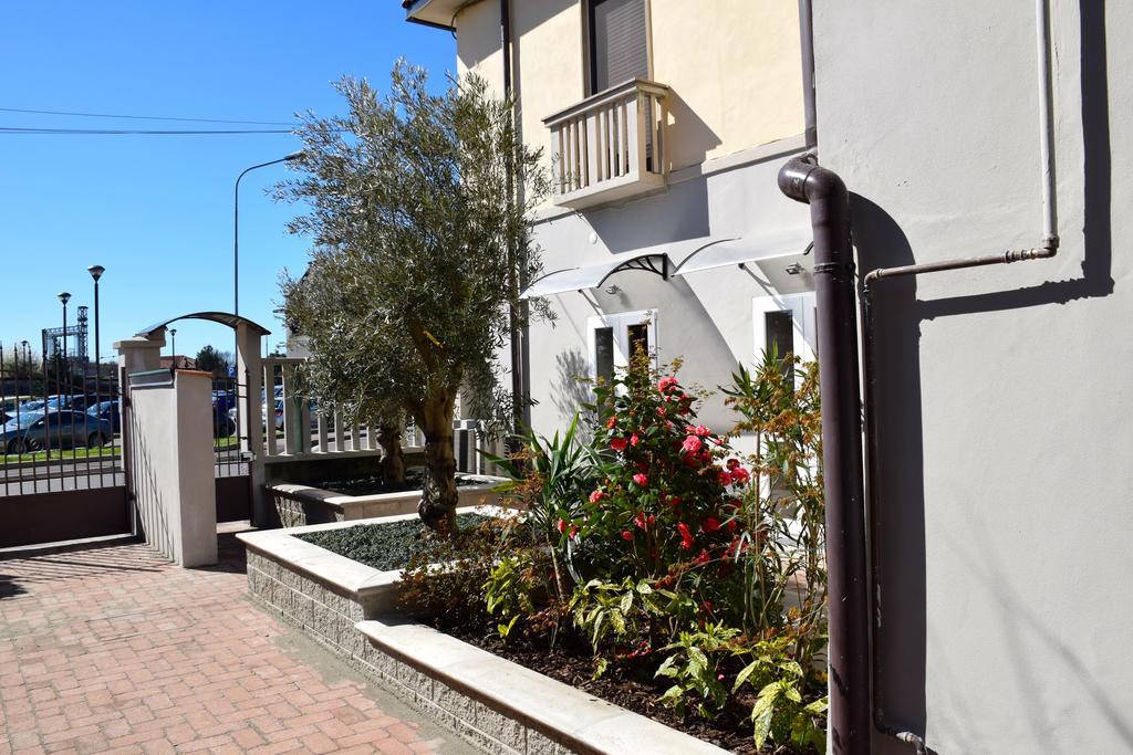 B&B Leonardo Rho Buitenkant foto