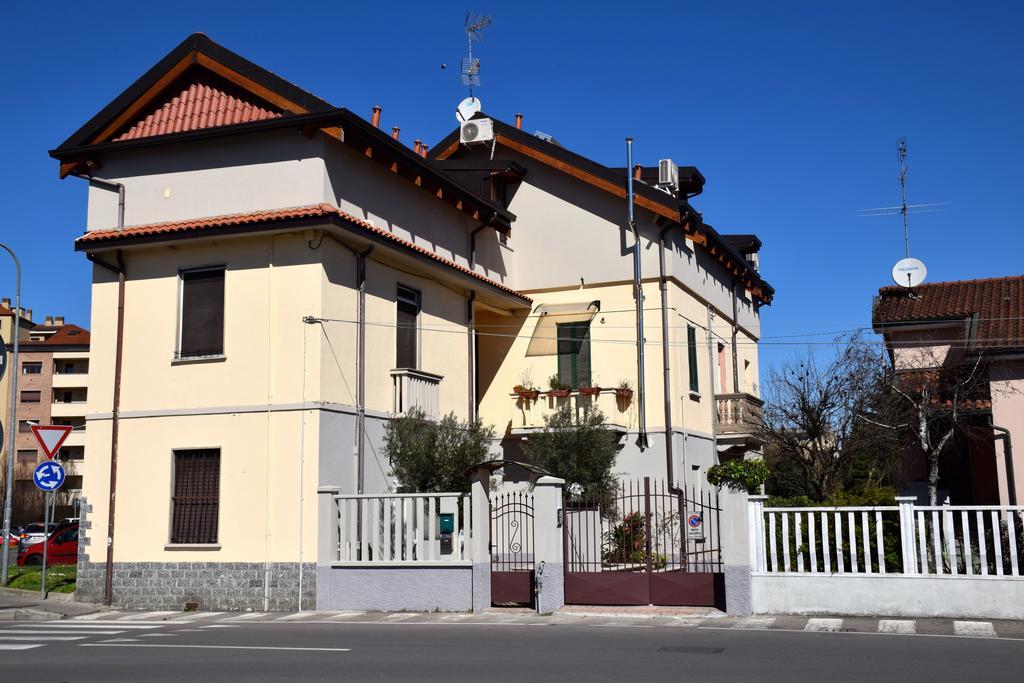 B&B Leonardo Rho Buitenkant foto