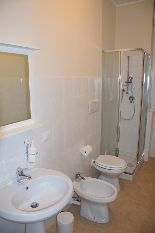 B&B Leonardo Rho Buitenkant foto